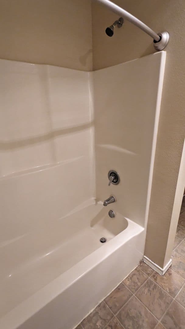 Salem Apartment: 4420-4455 Seaton Lane NE