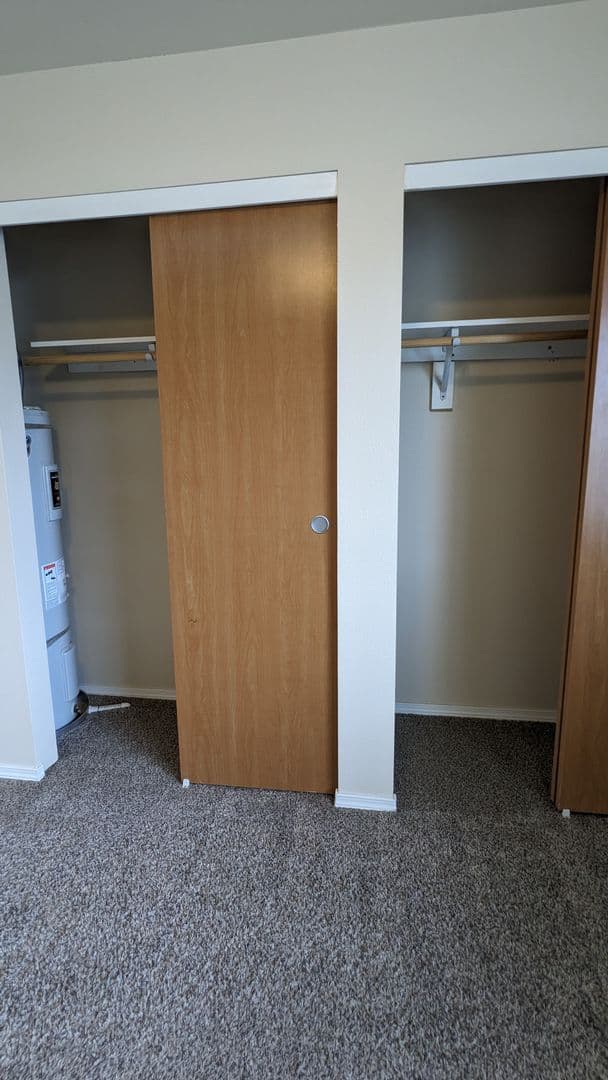Salem Apartment: 4420-4455 Seaton Lane NE