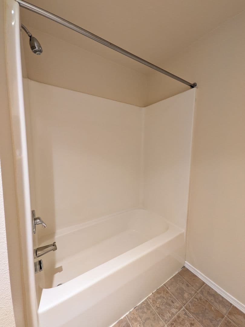 Salem Apartment: 4420-4455 Seaton Lane NE