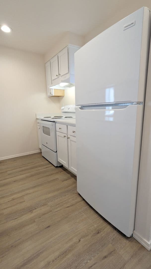McMinnville Apartment: 855 SE Ford St