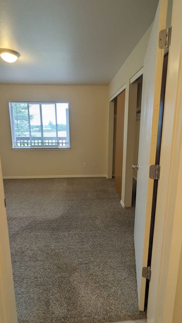 Salem Apartment: 4420-4455 Seaton Lane NE