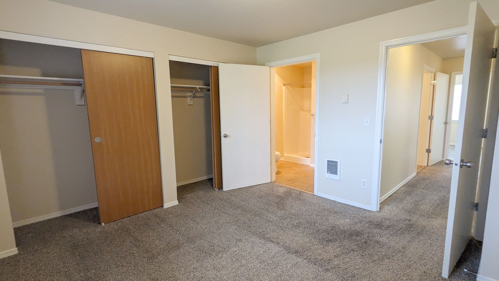 Salem Apartment: 4420-4455 Seaton Lane NE