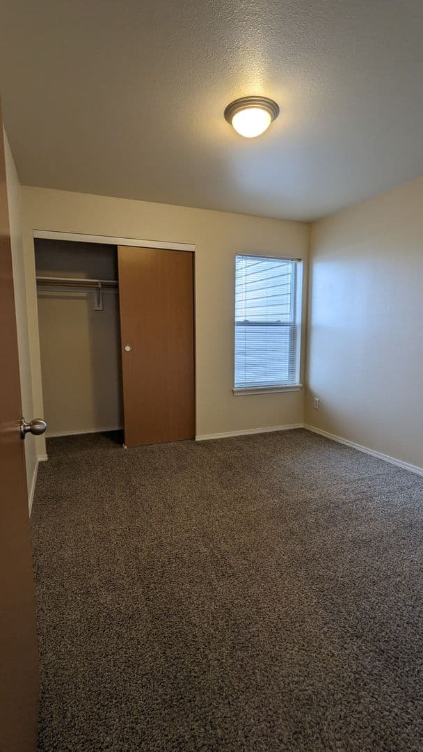 Salem Apartment: 4420-4455 Seaton Lane NE