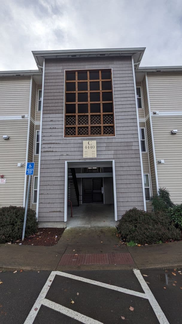 Salem Apartment: 4420-4455 Seaton Lane NE
