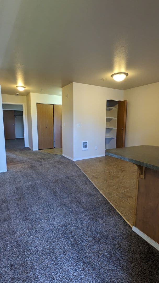 Salem Apartment: 4420-4455 Seaton Lane NE