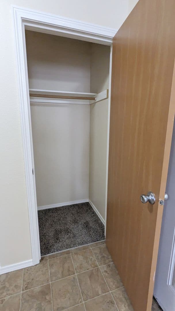 Salem Apartment: 4420-4455 Seaton Lane NE