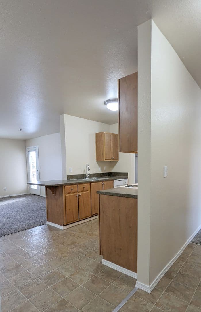 Salem Apartment: 4420-4455 Seaton Lane NE