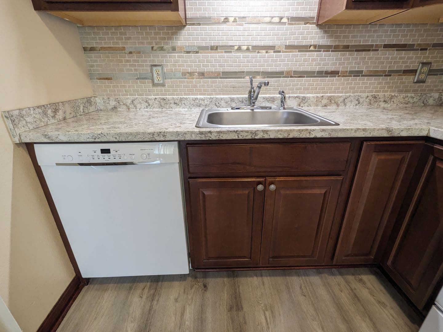 Portland Apartment: 4039 SE Holgate Blvd