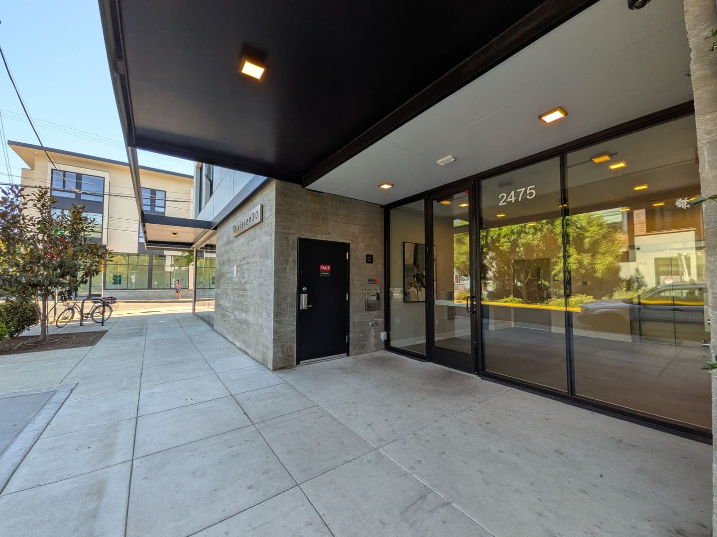 Portland Apartment: 2475 SE 30th Avenue