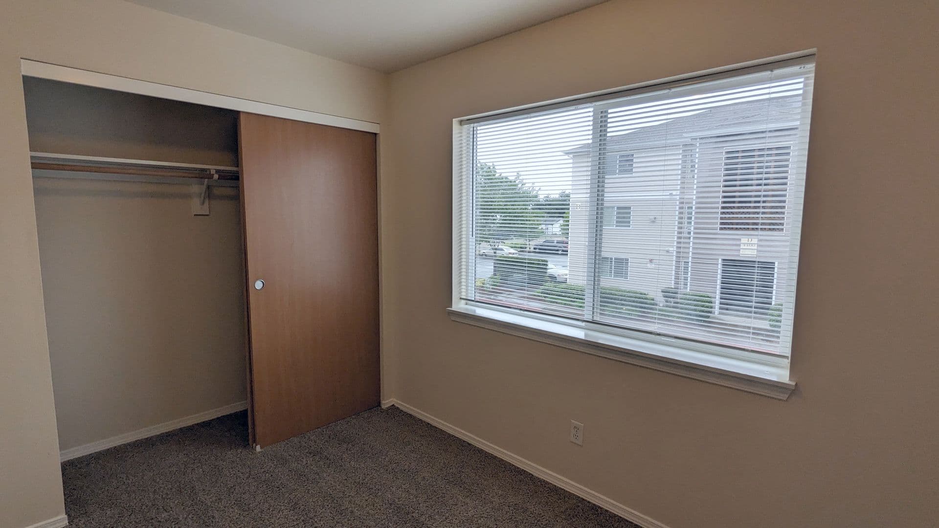 Salem Apartment: 4420-4455 Seaton Lane NE