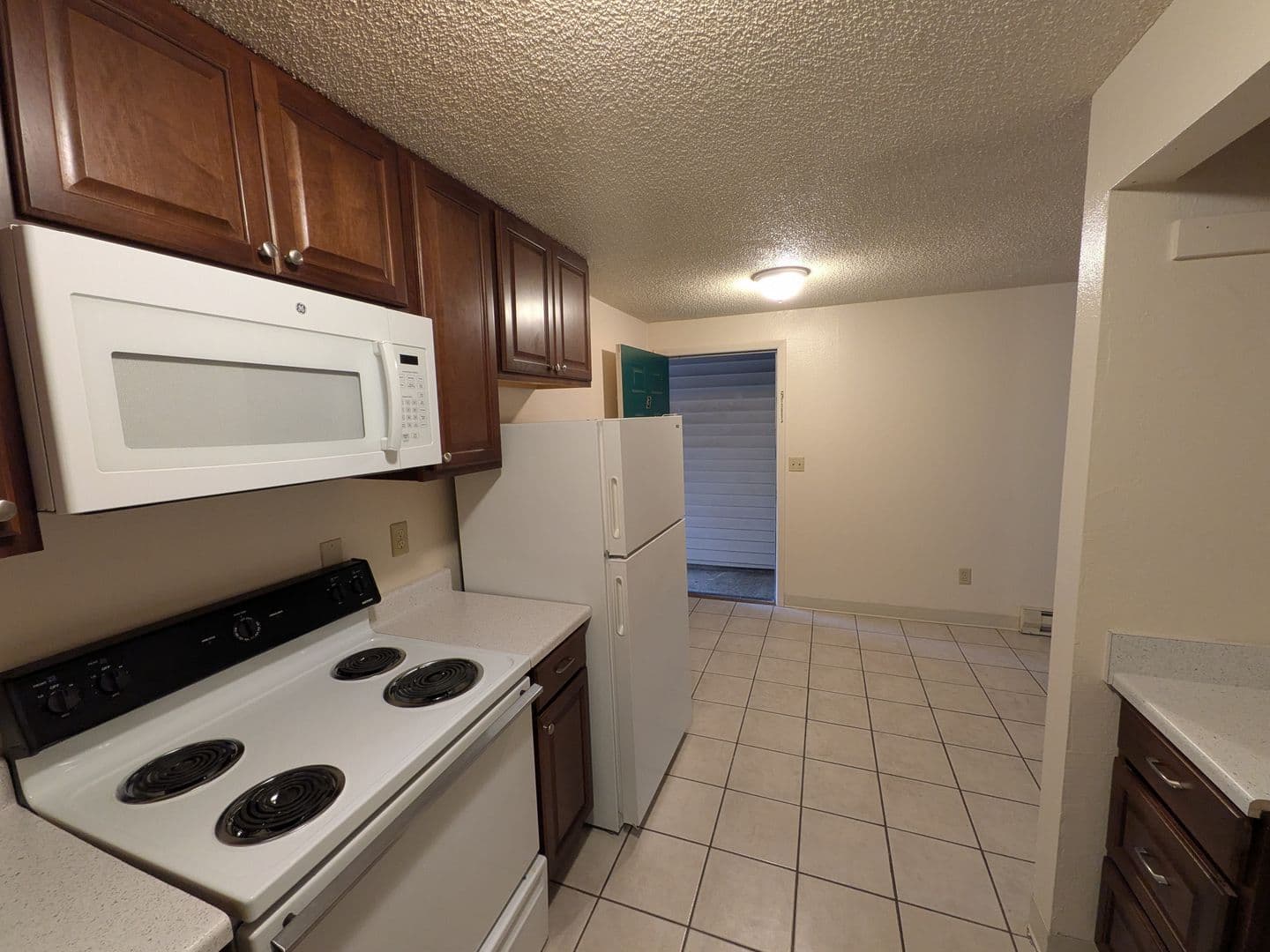 Portland Apartment: 4039 SE Holgate Blvd