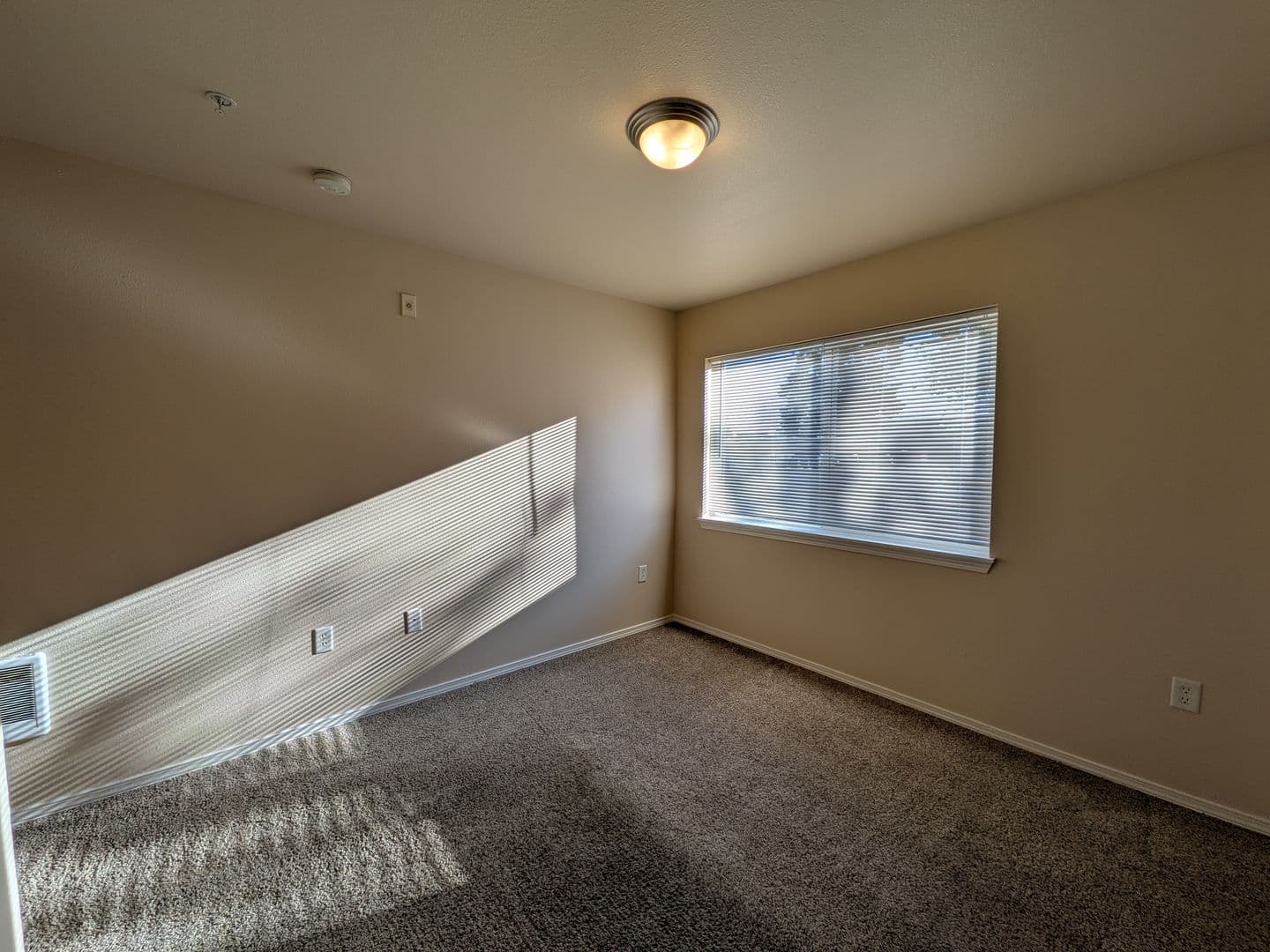 Salem Apartment: 4420-4455 Seaton Lane NE