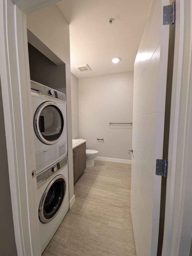 Portland Apartment: 2880 SE Division St