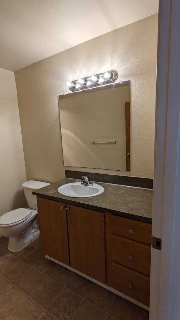 Salem Apartment: 4420-4455 Seaton Lane NE
