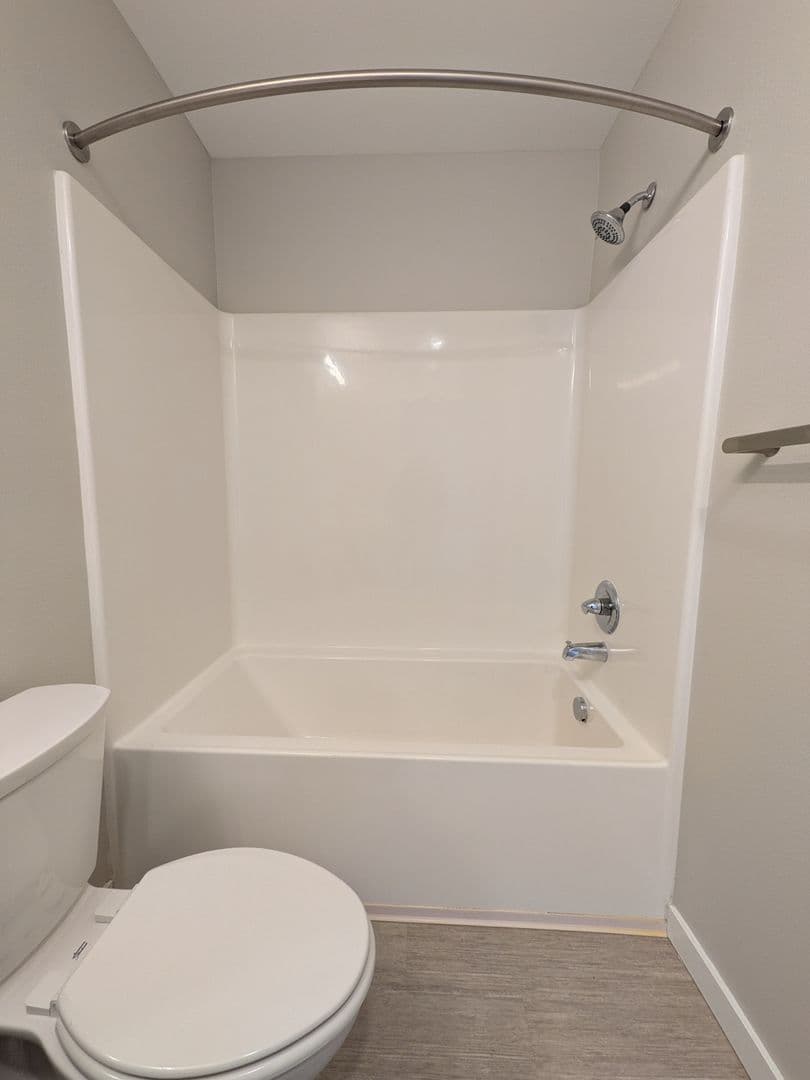 Portland Apartment: 2475 SE 30th Avenue