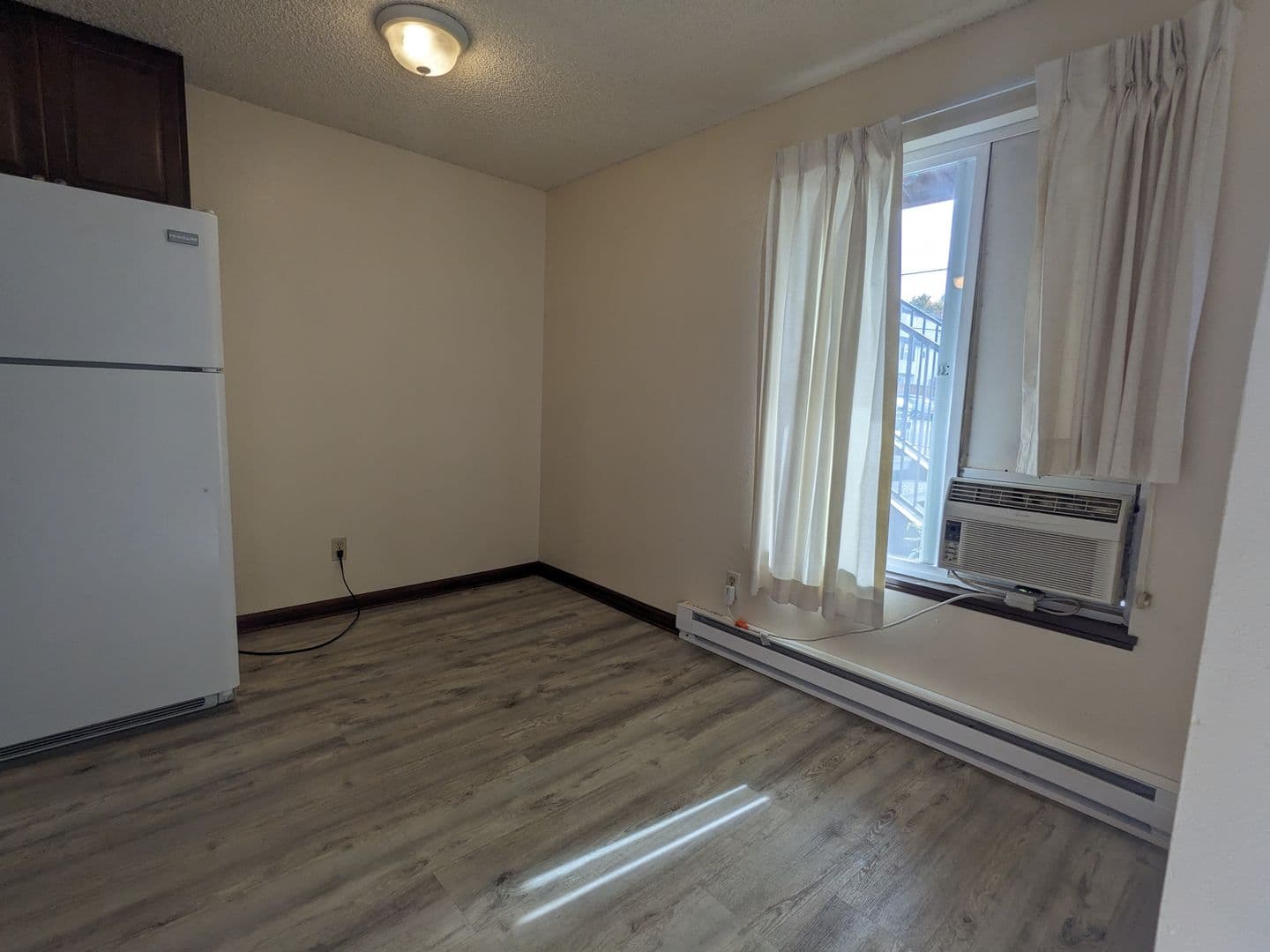 Portland Apartment: 4039 SE Holgate Blvd