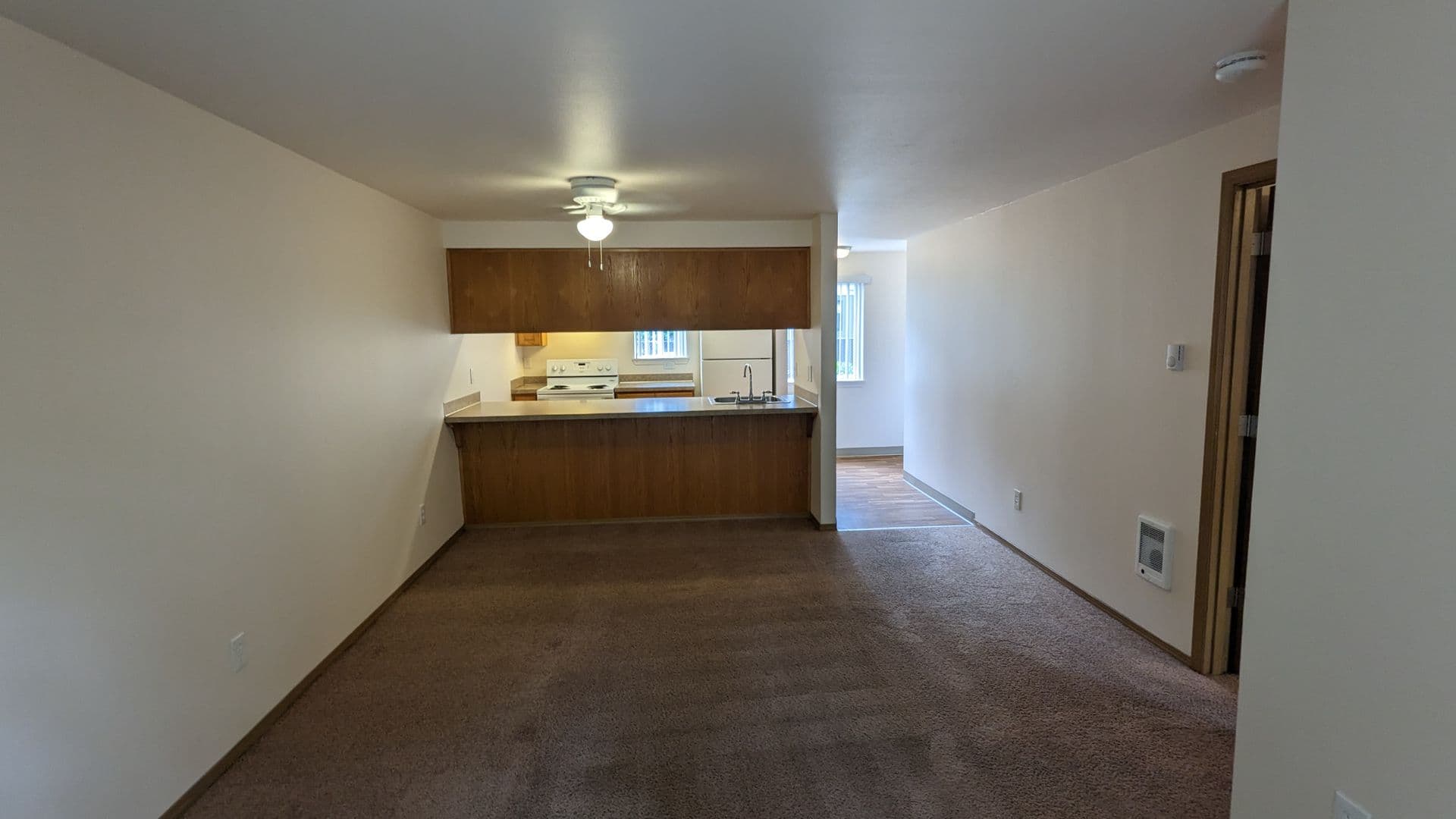 McMinnville Apartment: 855 SE Ford St