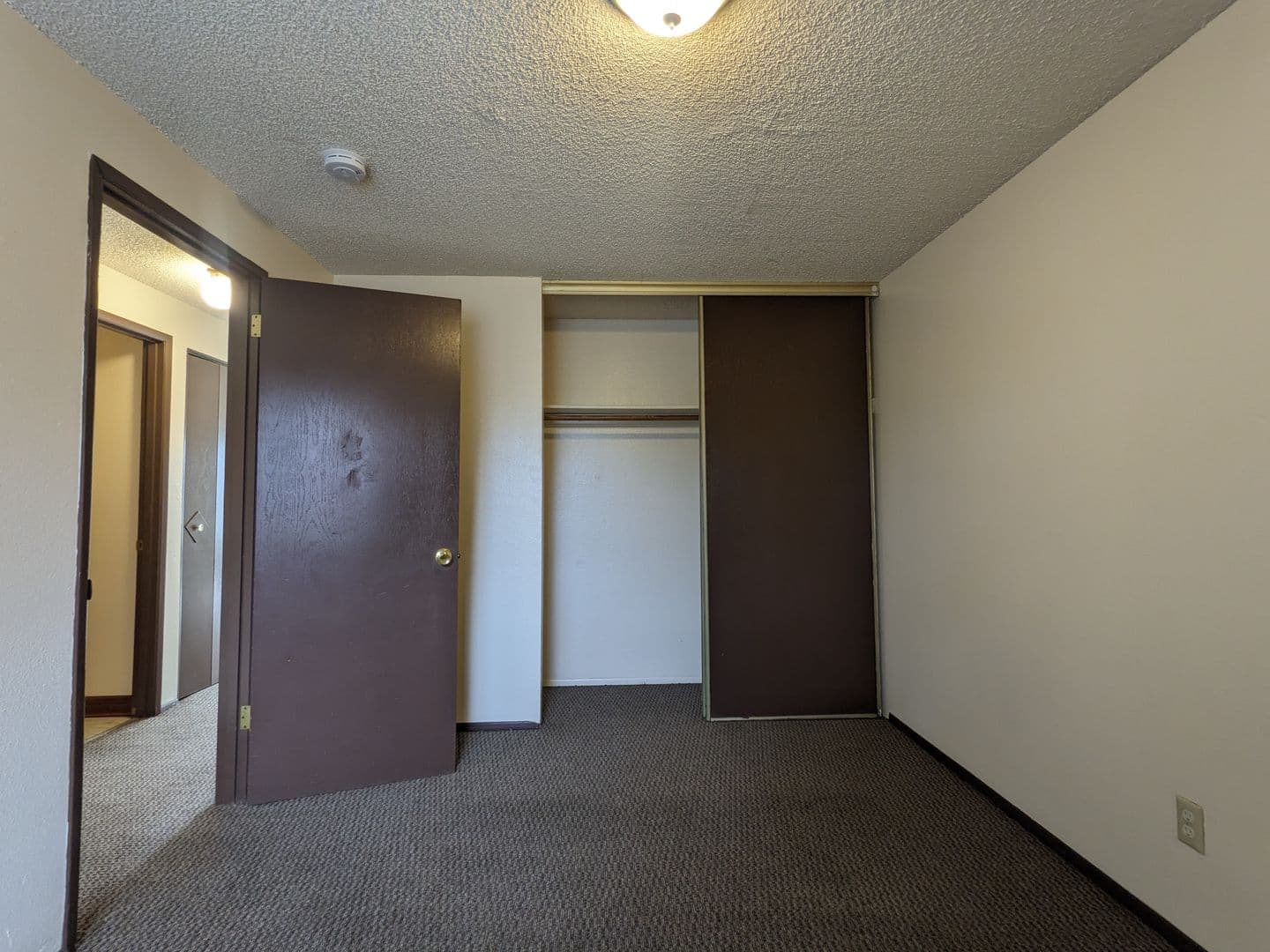 Portland Apartment: 4039 SE Holgate Blvd