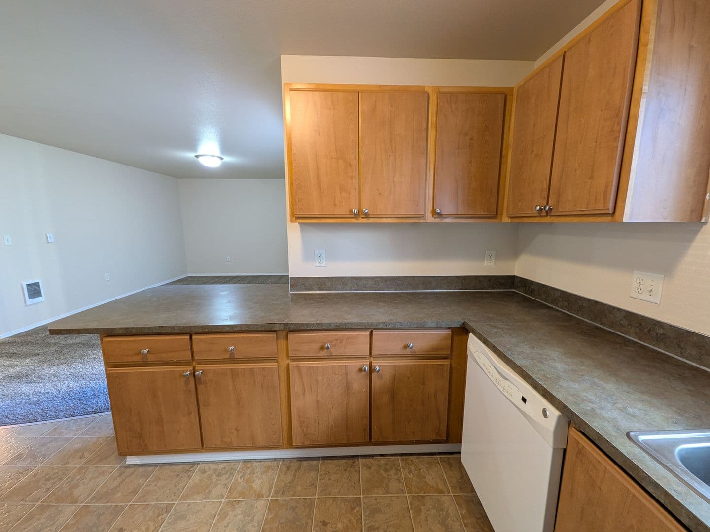 Salem Apartment: 4420-4455 Seaton Lane NE