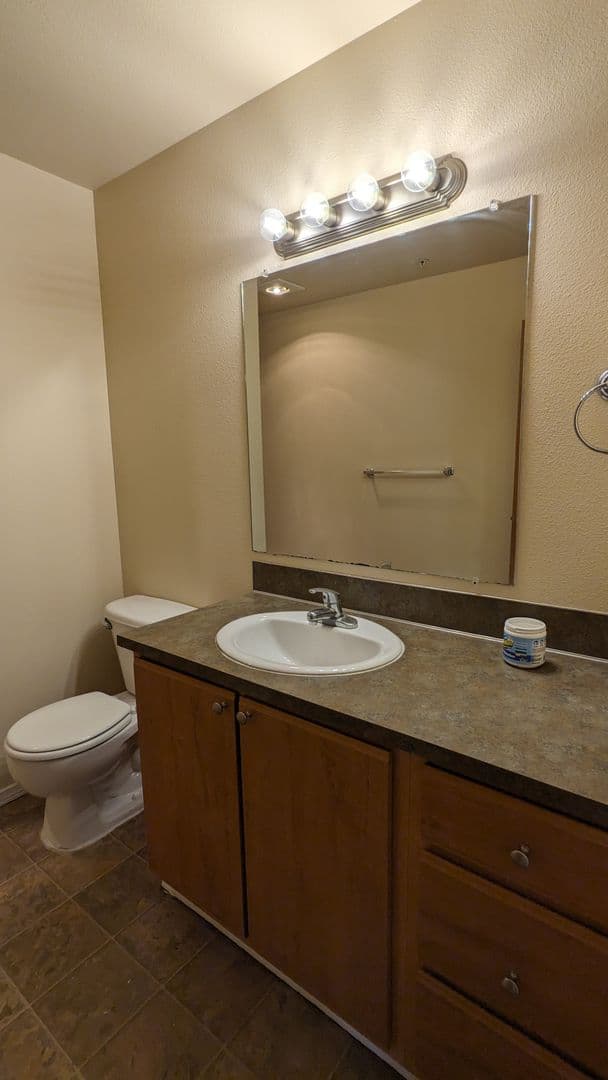 Salem Apartment: 4420-4455 Seaton Lane NE
