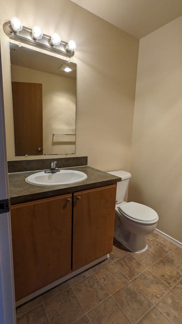 Salem Apartment: 4420-4455 Seaton Lane NE