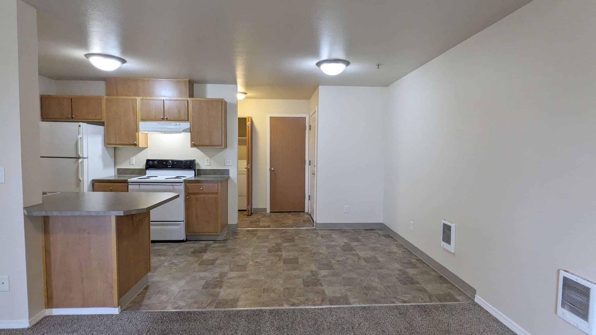 Salem Apartment: 4420-4455 Seaton Lane NE