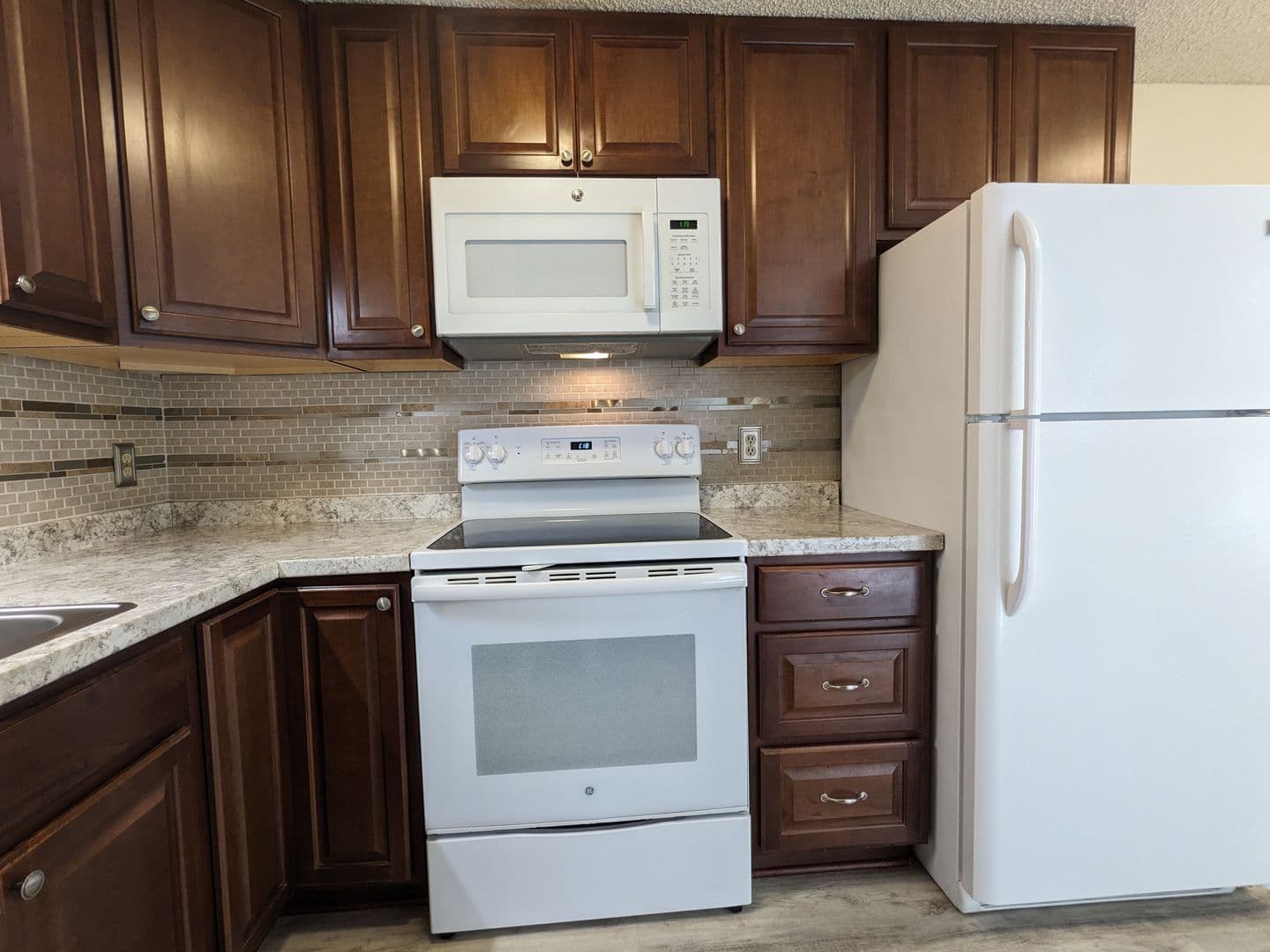 Portland Apartment: 4039 SE Holgate Blvd