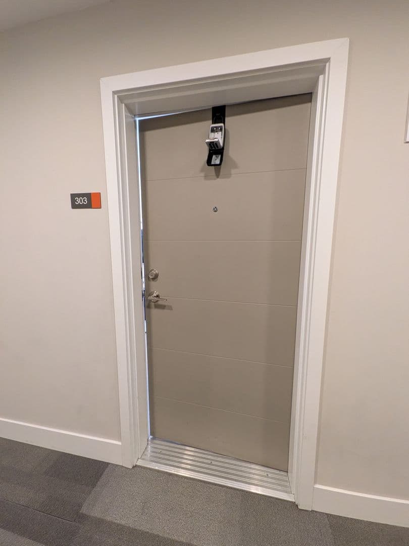 Portland Apartment: 2475 SE 30th Avenue