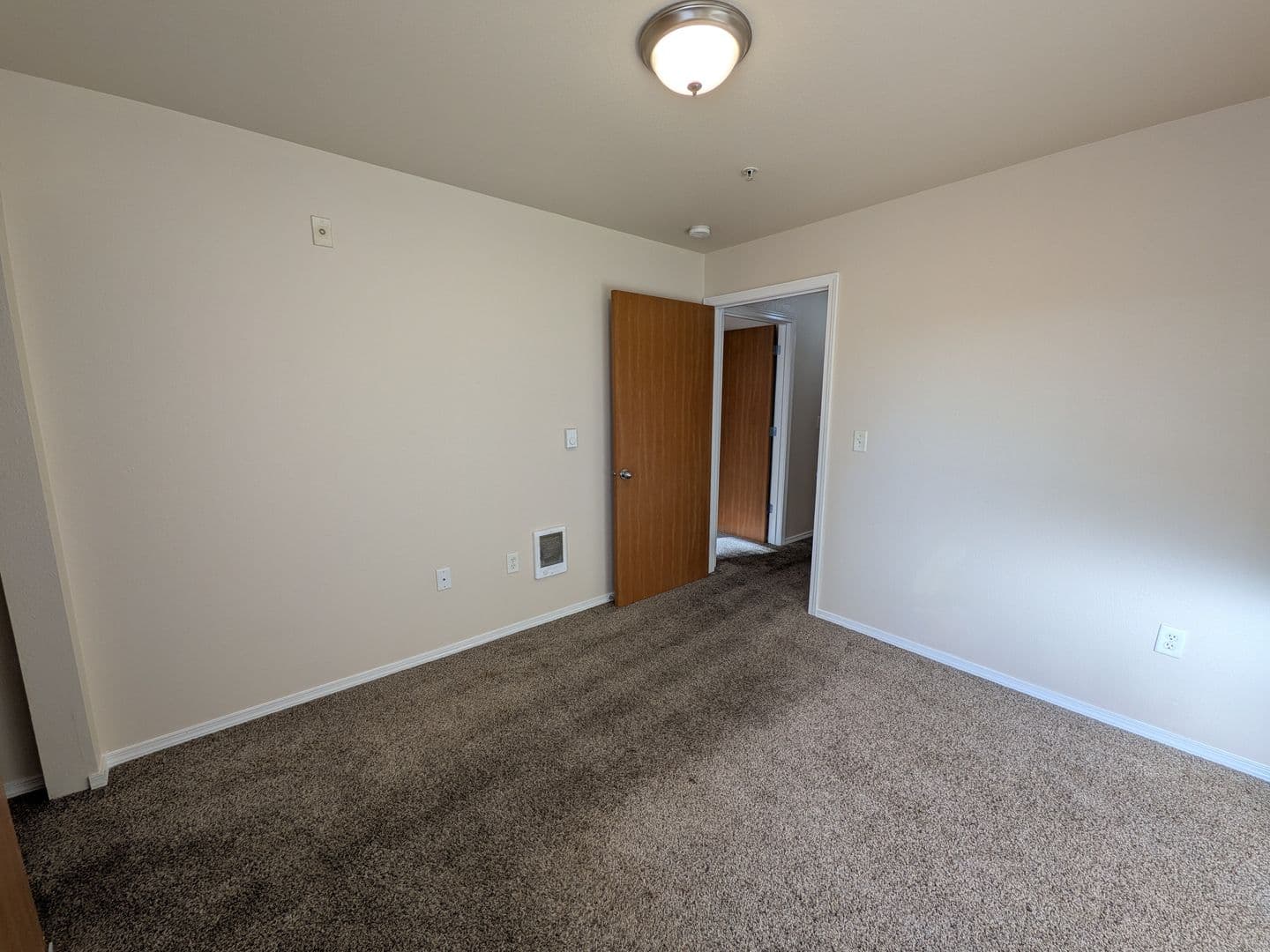 Salem Apartment: 4420-4455 Seaton Lane NE