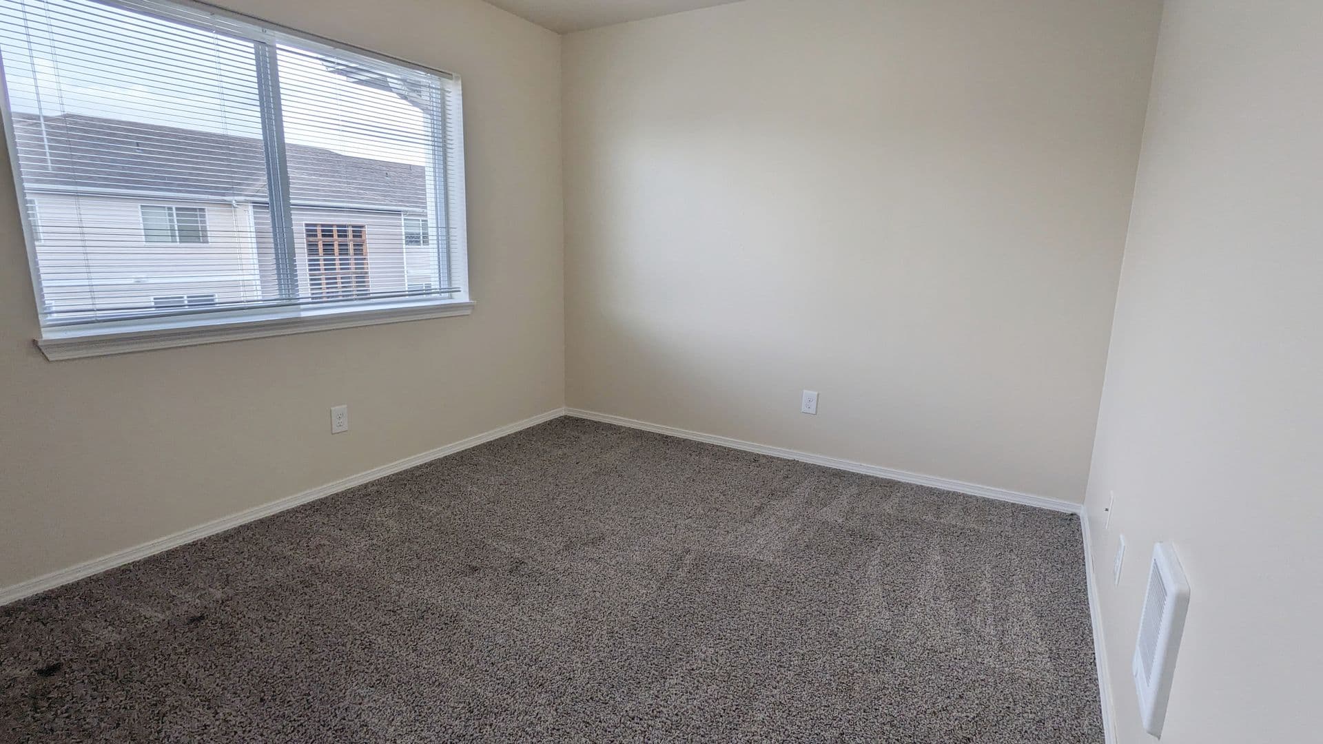 Salem Apartment: 4420-4455 Seaton Lane NE