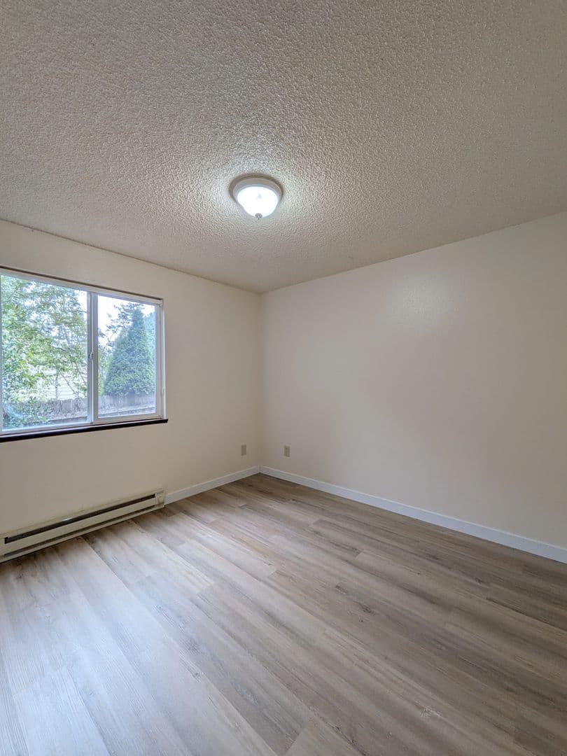 Portland Apartment: 4039 SE Holgate Blvd