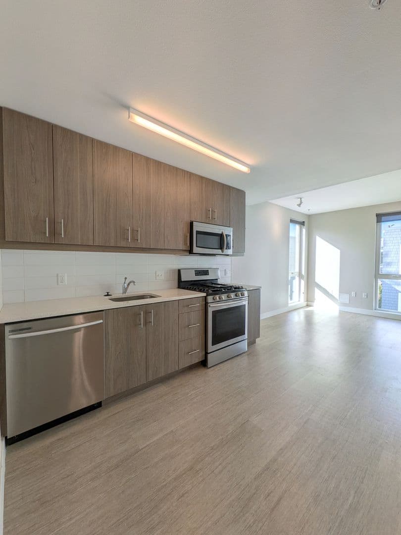 Portland Apartment: 2880 SE Division St