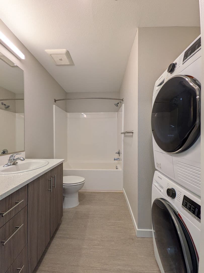 Portland Apartment: 2475 SE 30th Avenue