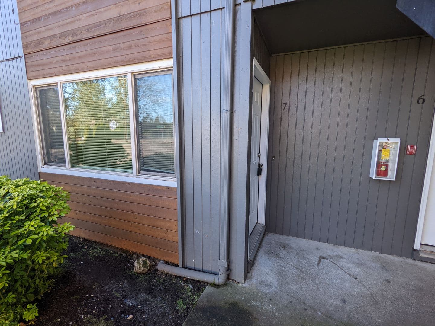 Hillsboro Apartment: 1184 NE Turner Drive