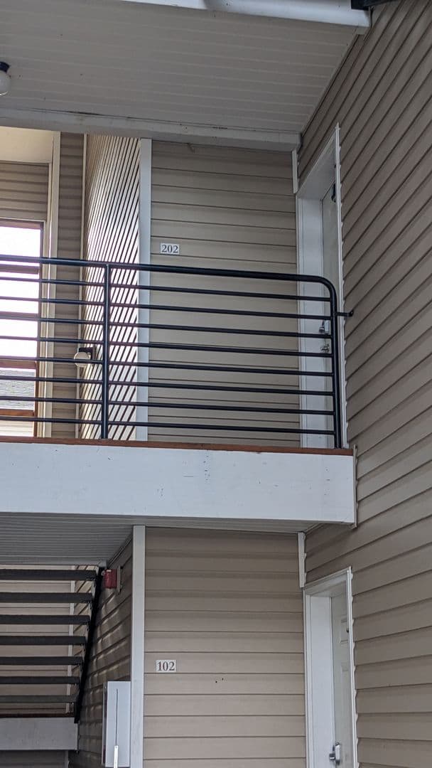 Salem Apartment: 4420-4455 Seaton Lane NE