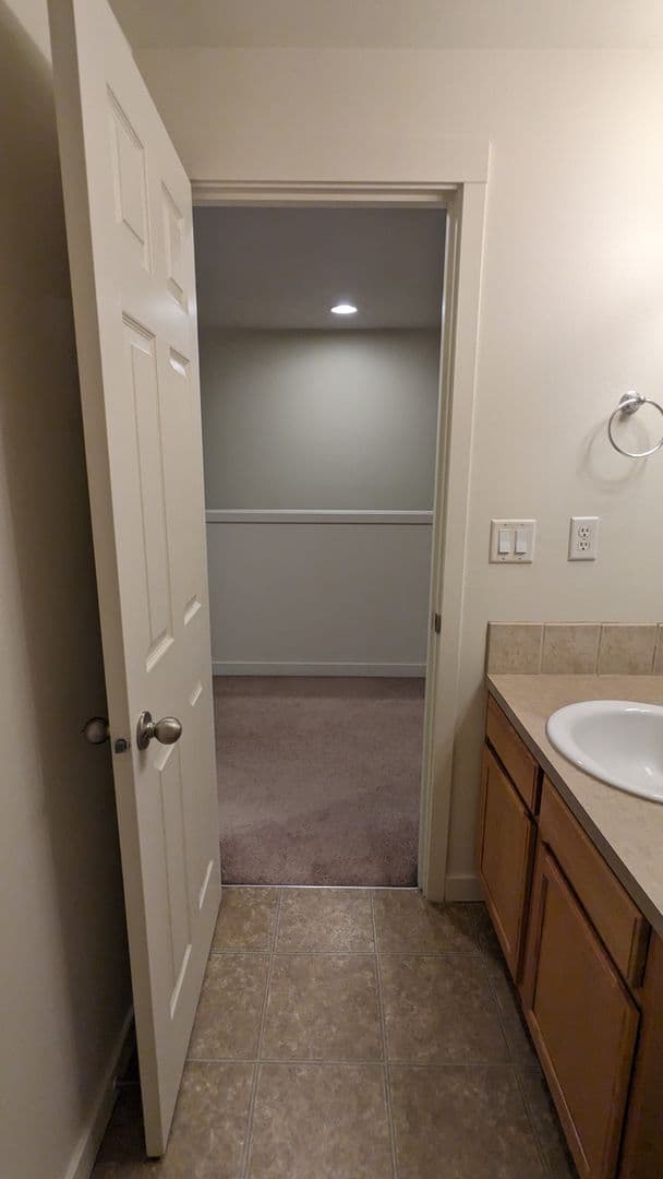 Portland Townhome: 16906 NE Halsey Street