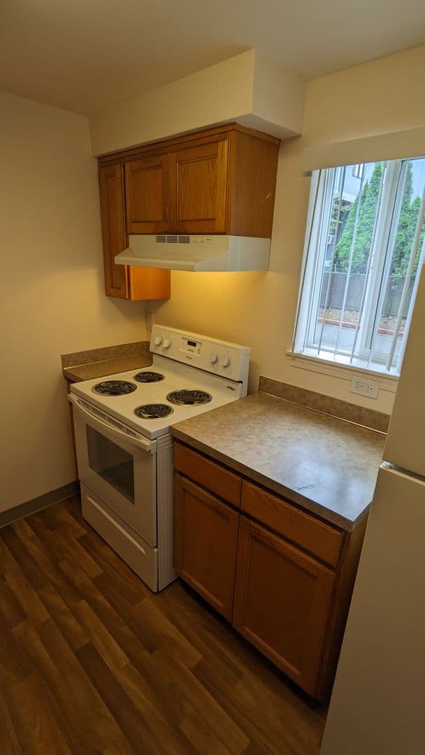 McMinnville Apartment: 855 SE Ford St