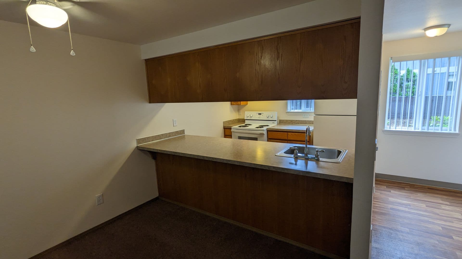McMinnville Apartment: 855 SE Ford St