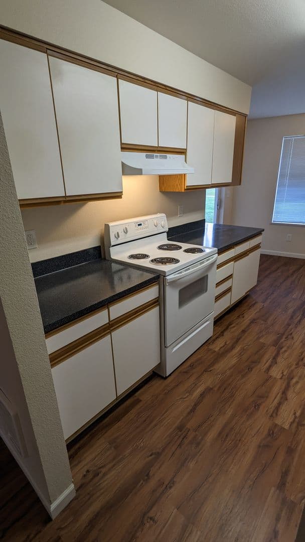 McMinnville Apartment: 1765 SW Tamarack St.