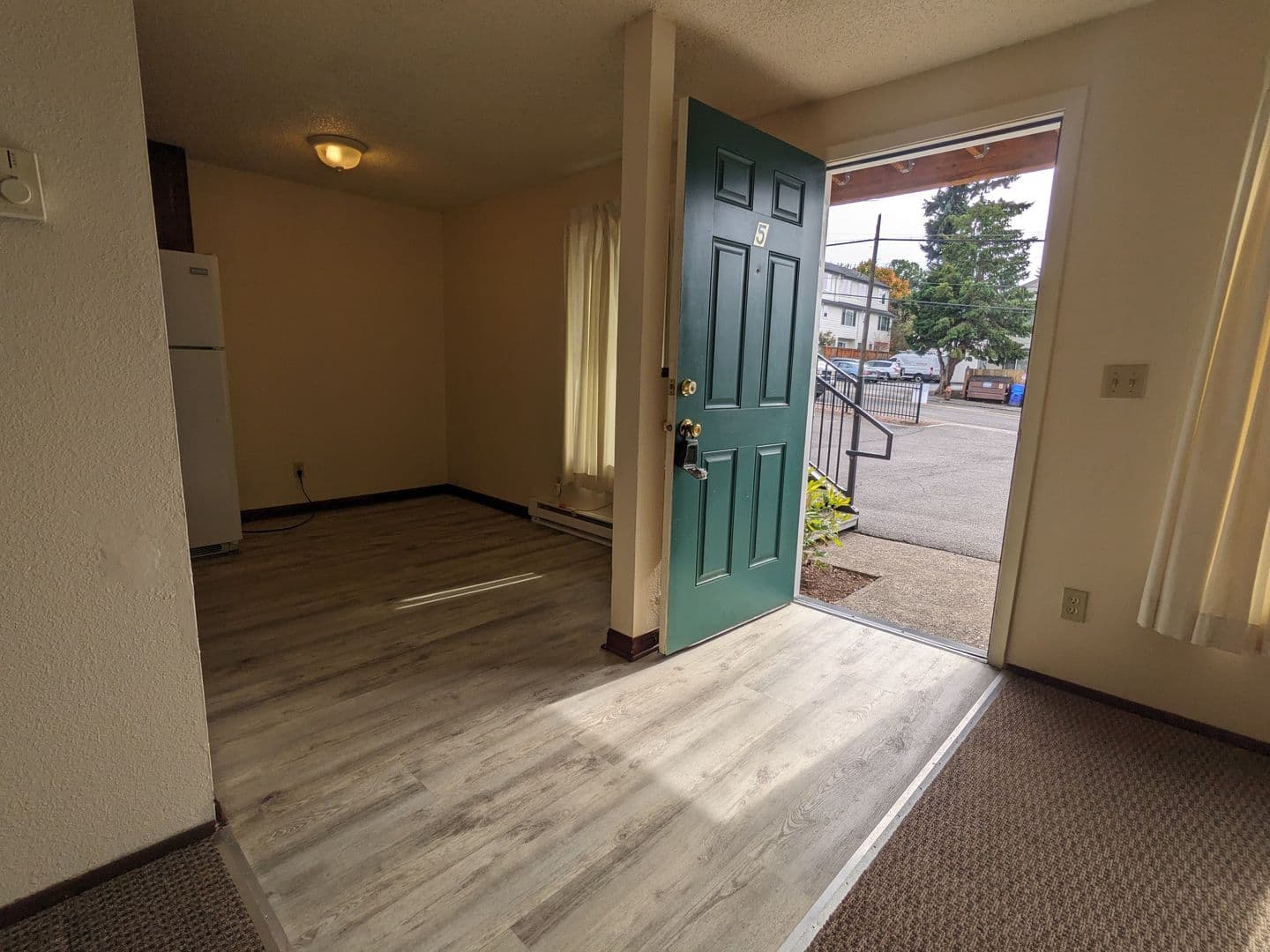 Portland Apartment: 4039 SE Holgate Blvd