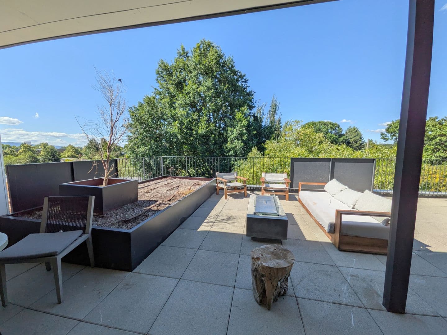 Portland Apartment: 2475 SE 30th Avenue