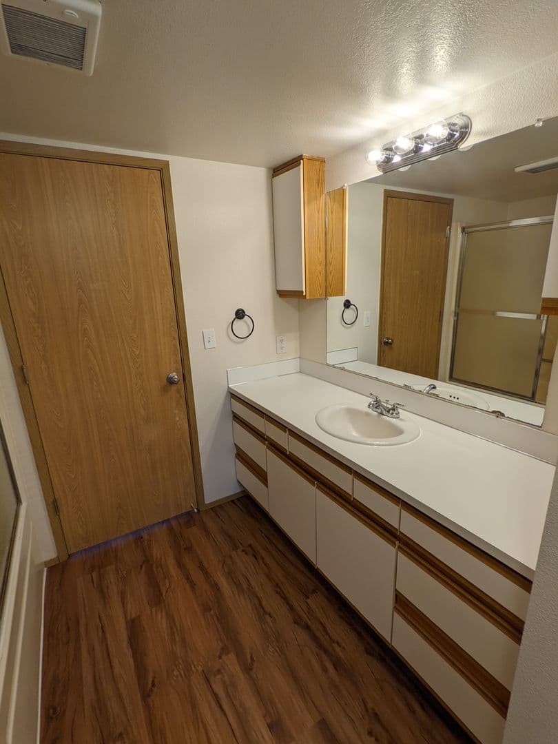 McMinnville Apartment: 1765 SW Tamarack St.