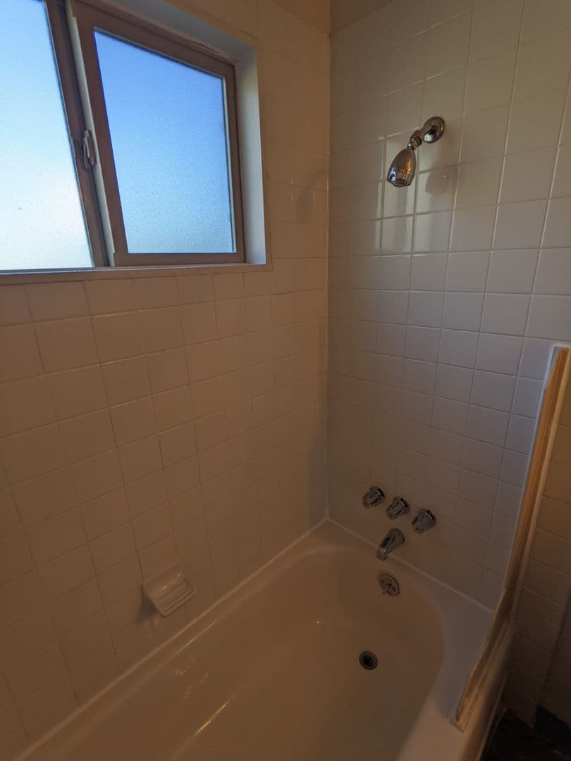 Hillsboro Apartment: 1184 NE Turner Drive