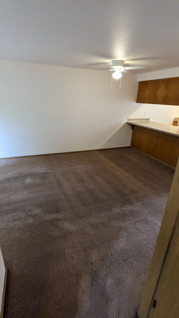 McMinnville Apartment: 855 SE Ford St
