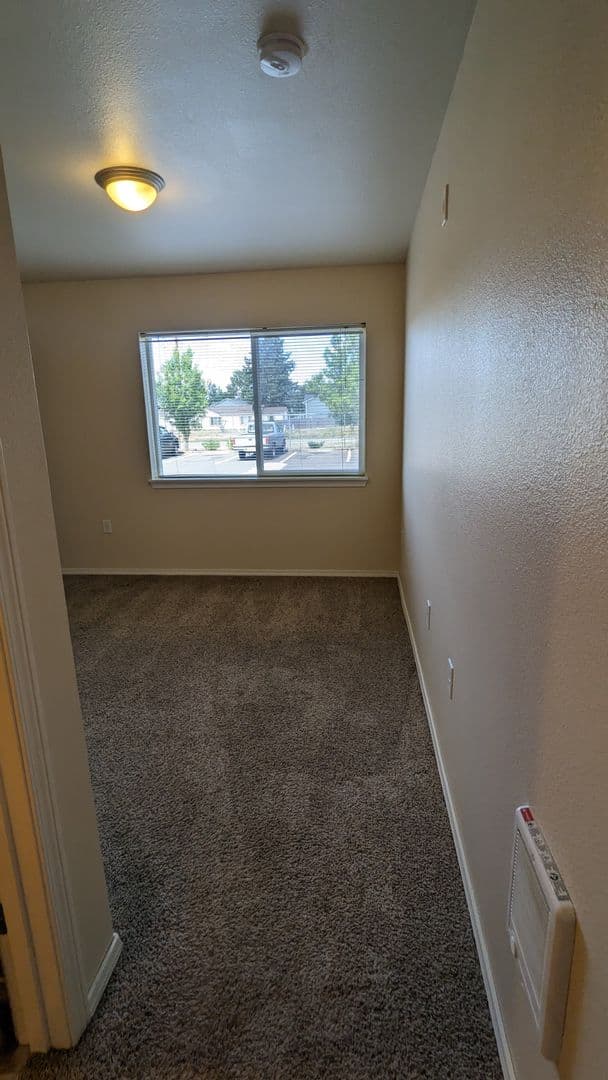 Salem Apartment: 4420-4455 Seaton Lane NE
