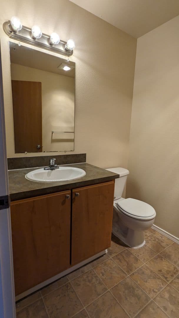 Salem Apartment: 4420-4455 Seaton Lane NE
