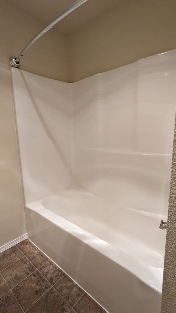 Salem Apartment: 4420-4455 Seaton Lane NE