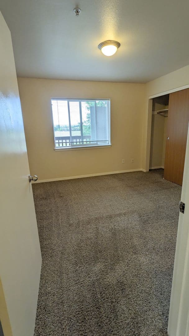 Salem Apartment: 4420-4455 Seaton Lane NE