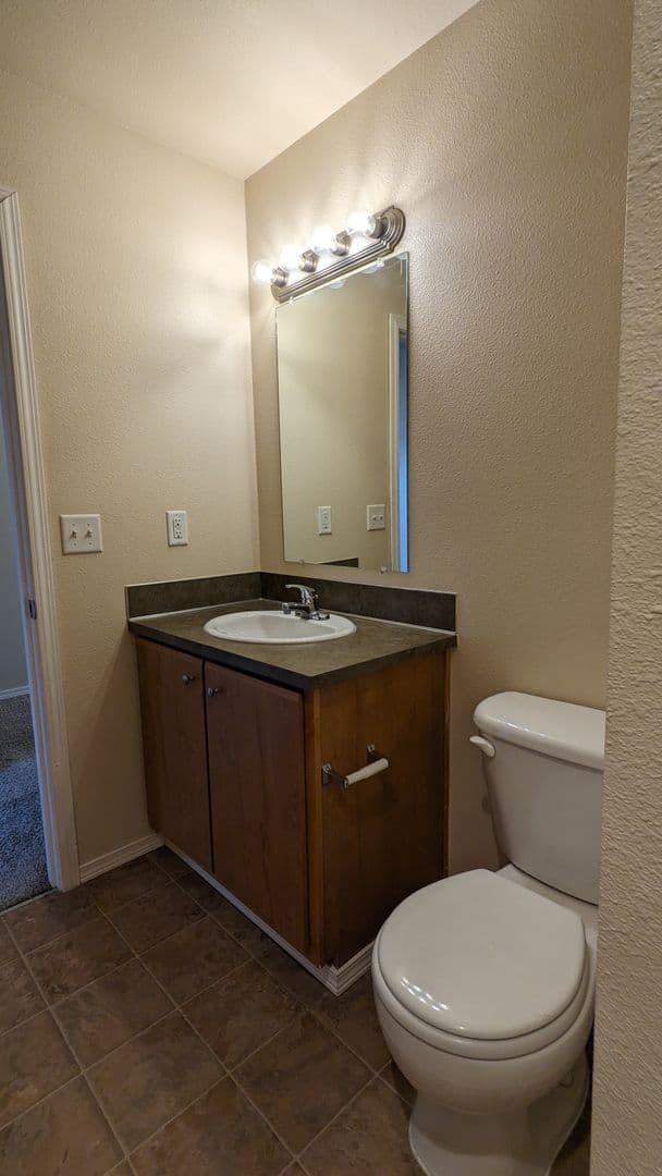 Salem Apartment: 4420-4455 Seaton Lane NE