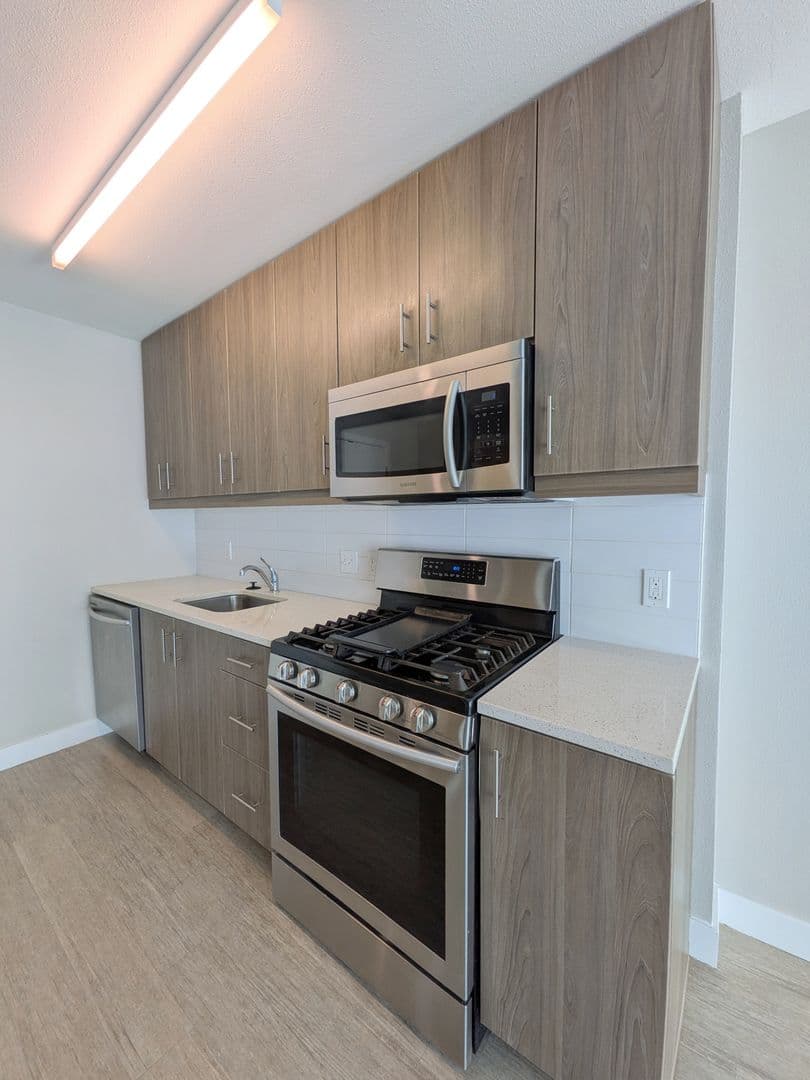 Portland Apartment: 2880 SE Division St